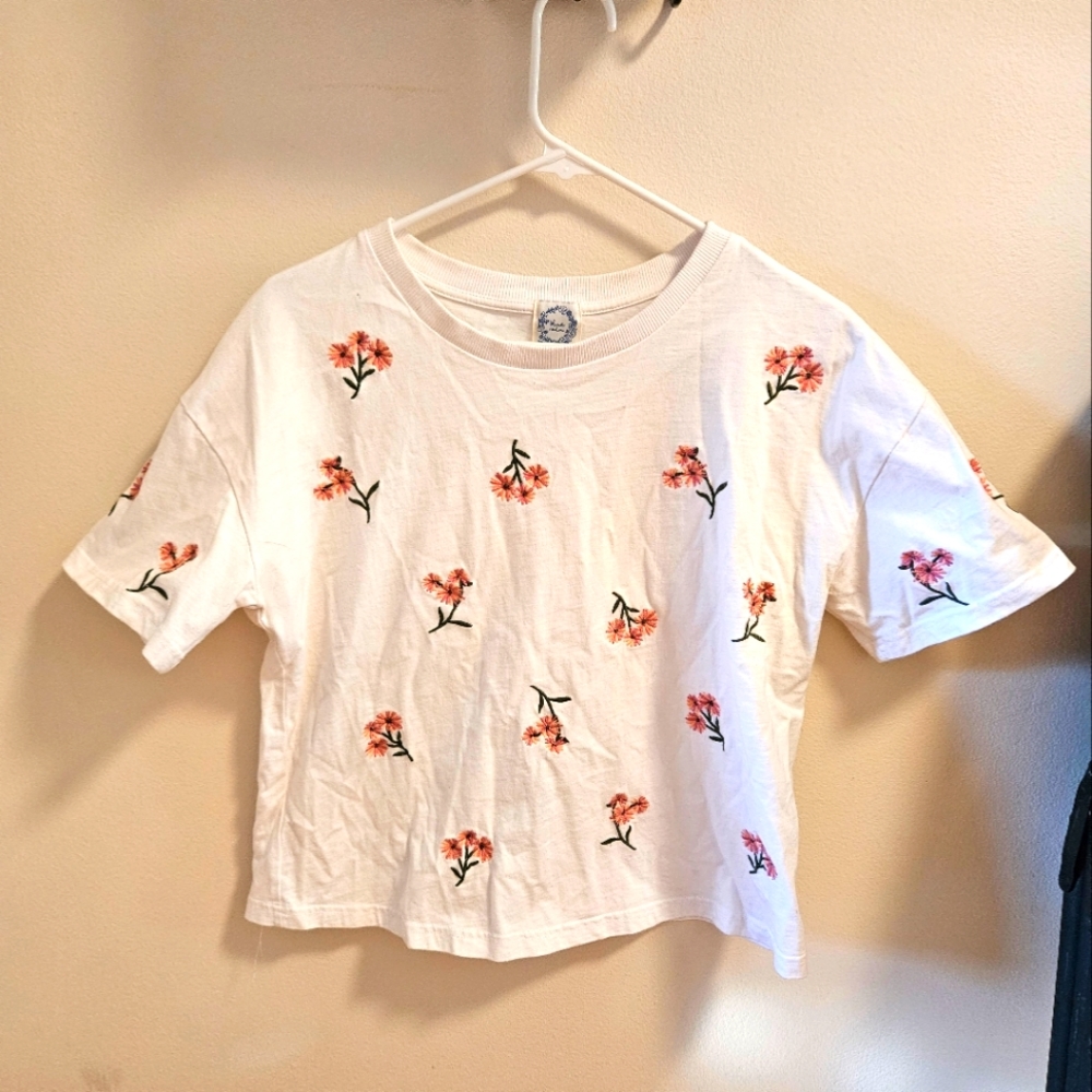 Francescas- white t-shirt with floral design